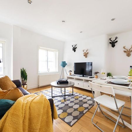 Prime Location One-Bed By Bond Street Appartement Londen Buitenkant foto