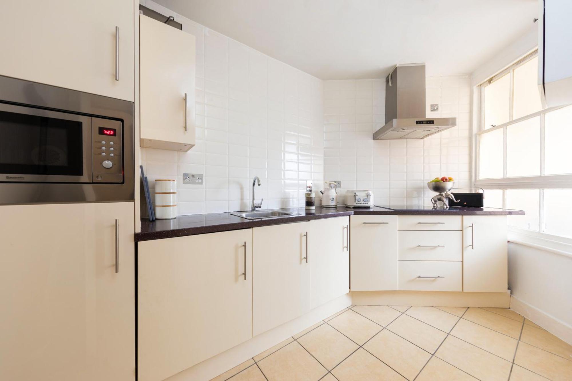 Prime Location One-Bed By Bond Street Appartement Londen Buitenkant foto