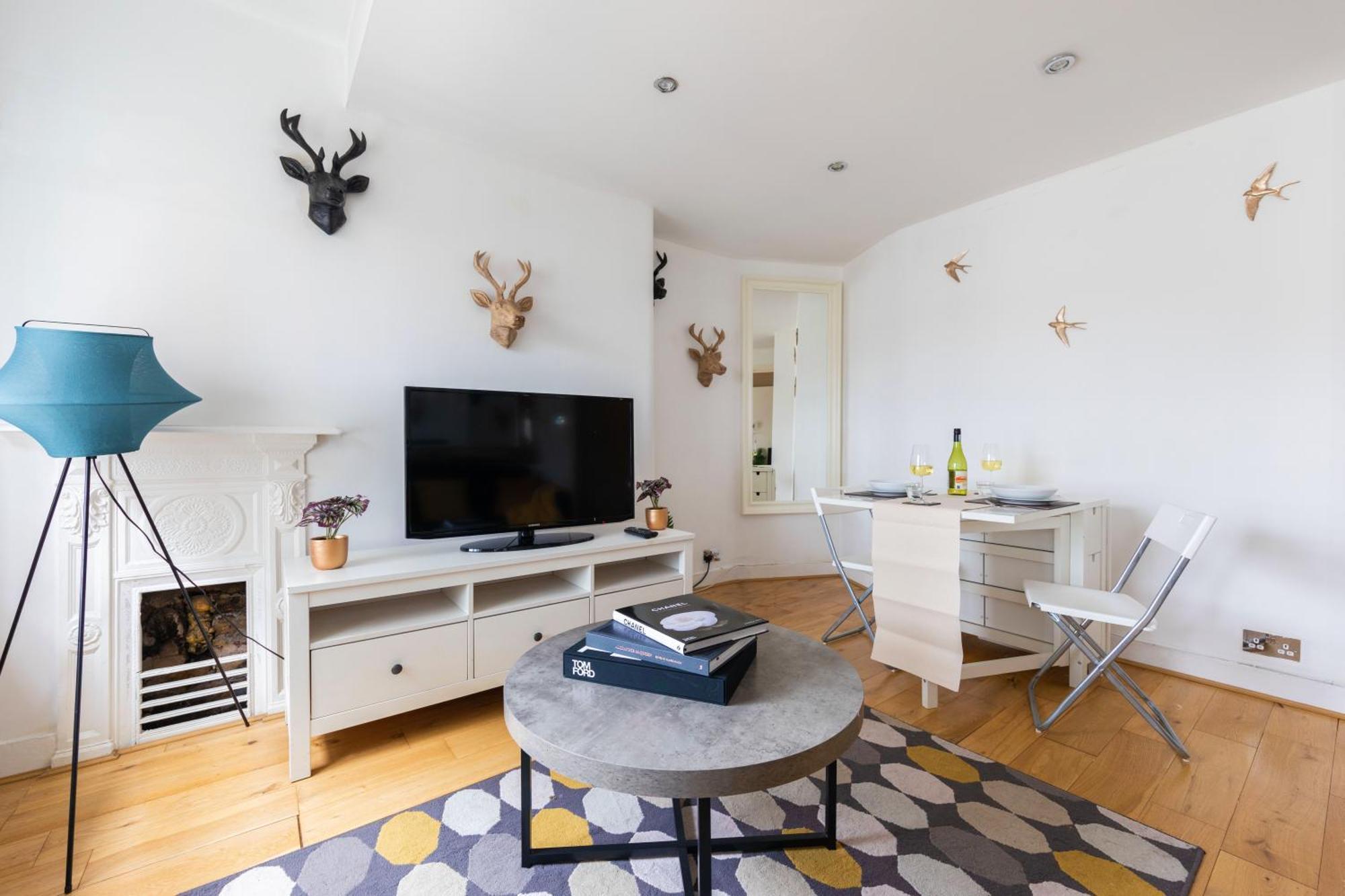 Prime Location One-Bed By Bond Street Appartement Londen Buitenkant foto