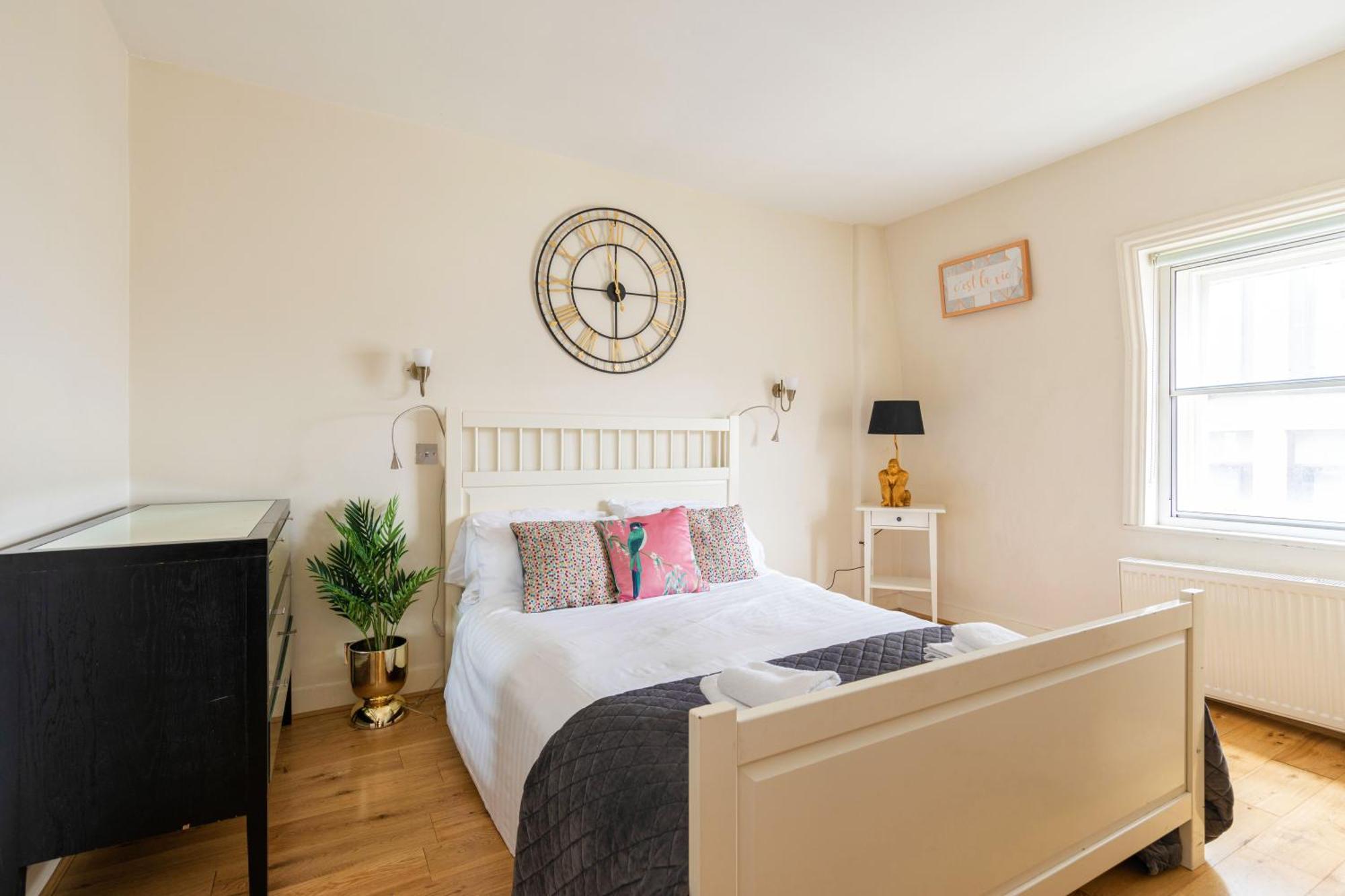 Prime Location One-Bed By Bond Street Appartement Londen Buitenkant foto
