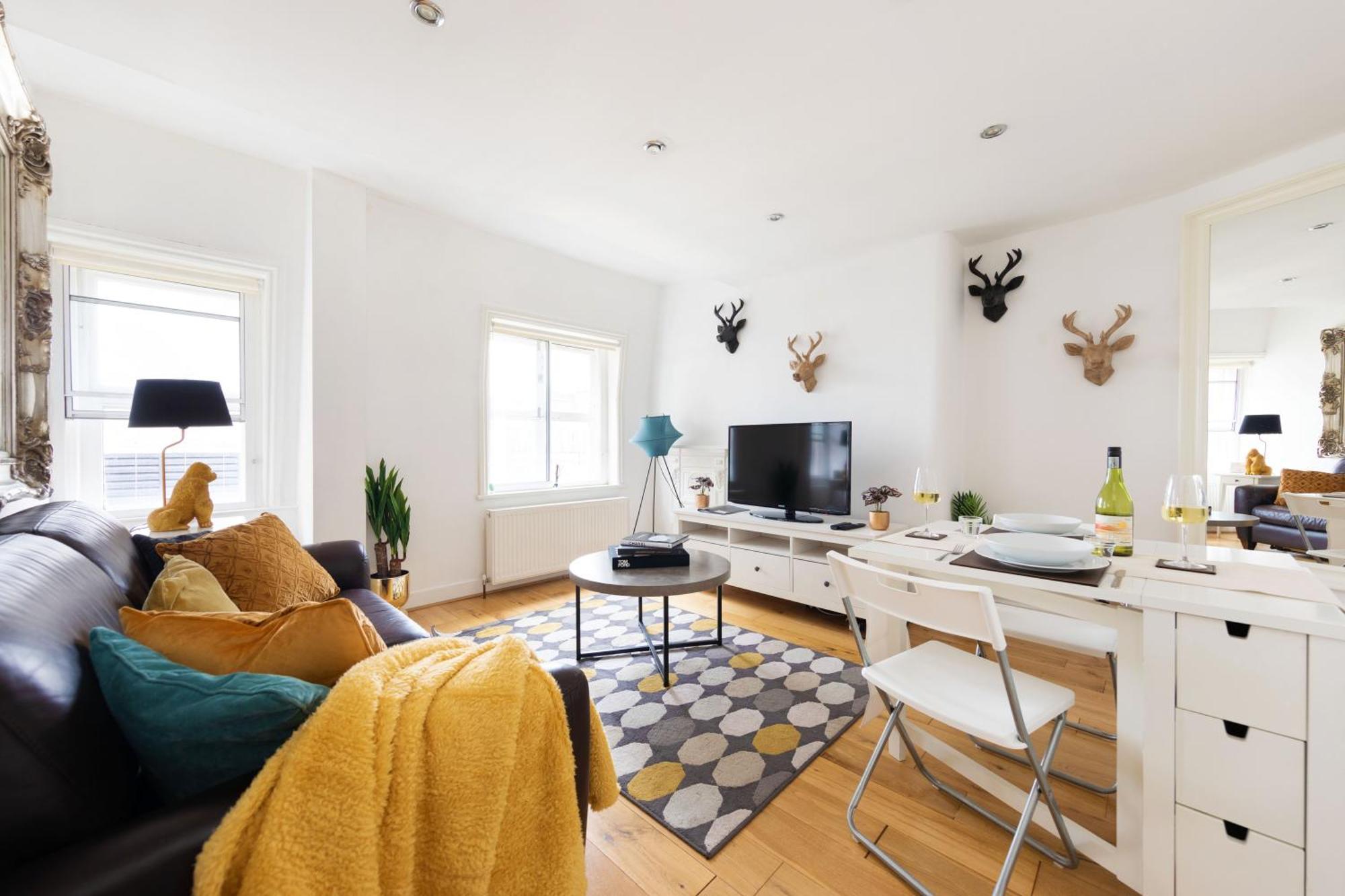 Prime Location One-Bed By Bond Street Appartement Londen Buitenkant foto
